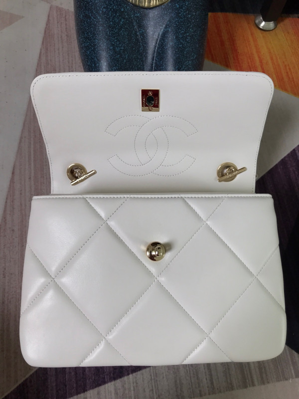 CL FLAP BAG WITH TOP HANDLE