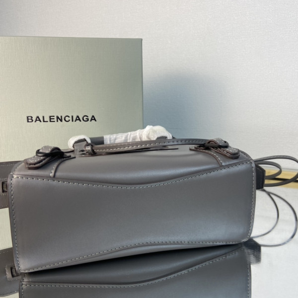 Ba*len*cia*ga neo classic mini top handle bag
