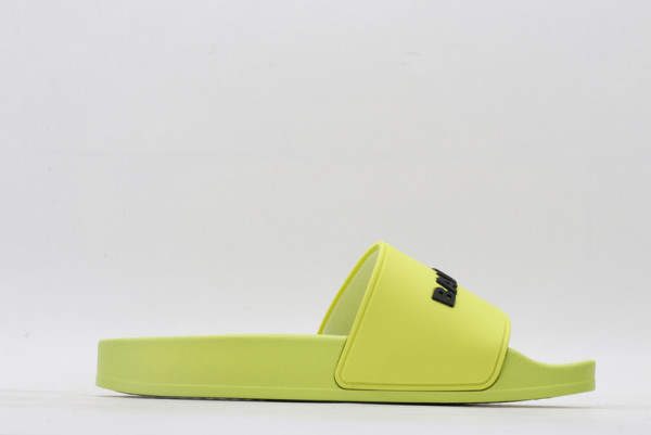 Ba*len*cia*ga pool slide sandal