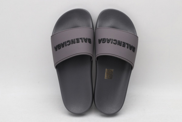 Ba*len*cia*ga pool slide sandal