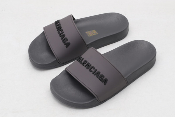 Ba*len*cia*ga pool slide sandal