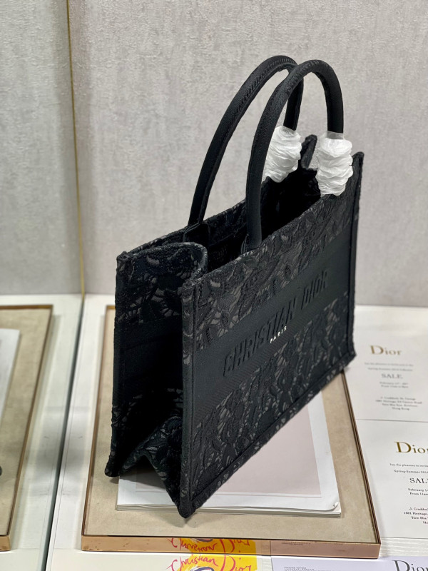 medium D*or book tote