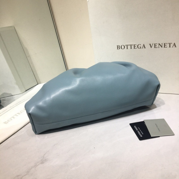 Bo*te*ga ve*ne*ta the pouch