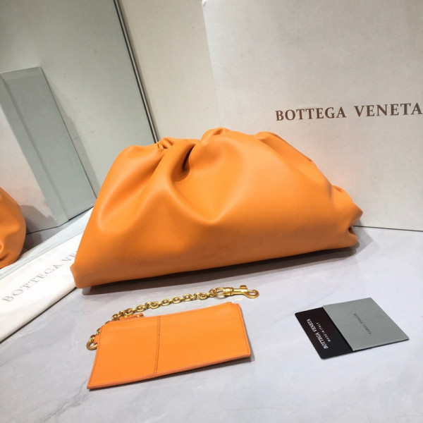 Bo*te*ga ve*ne*ta the pouch