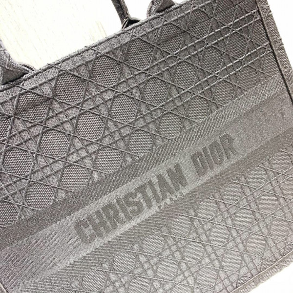 large D*or book tote