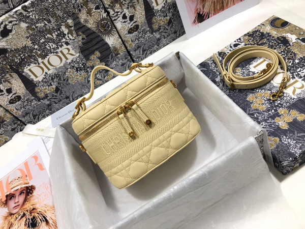 D*or vanity case-24-17-13.5cm