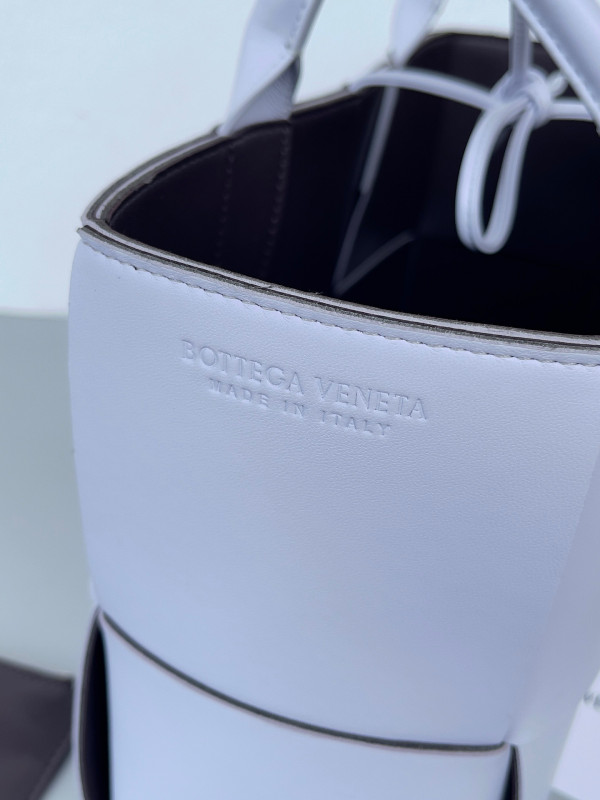 Bo*te*ga ve*ne*ta small arco tote bag