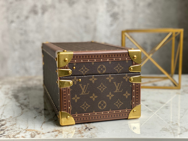 l**is V*t*n coffret accessoires