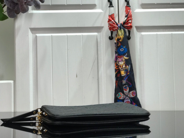 l**is V*t*n double zip pochette