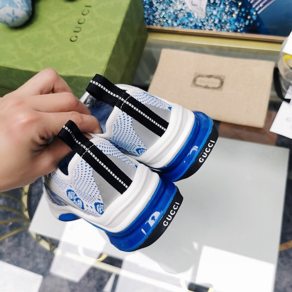 G*u*i run sneaker