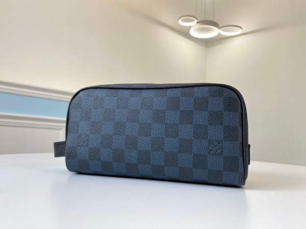 l**is V*t*n toiletry pouch