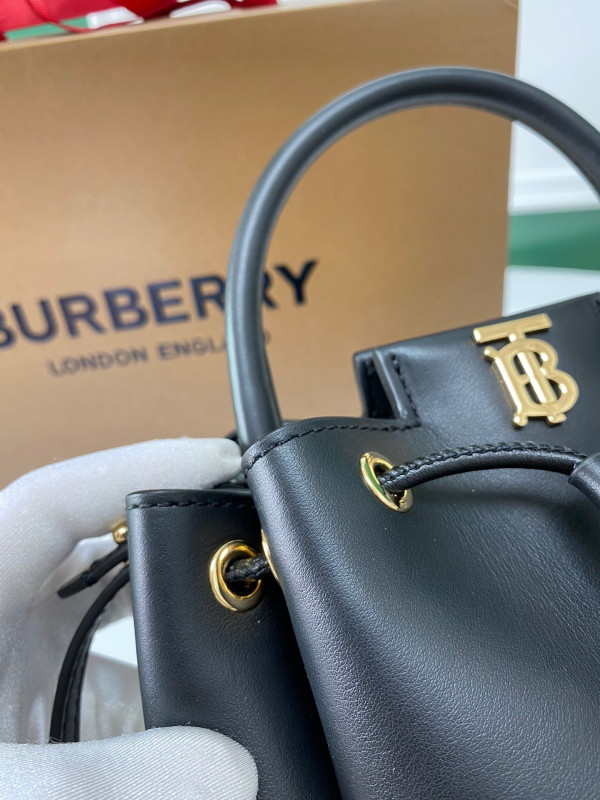 B**rry bucket bag