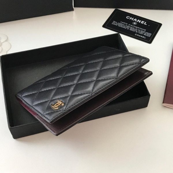 CL PASSPORT HOLDER