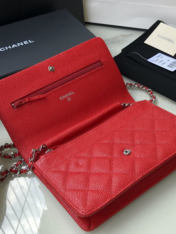 CL CHAIN WALLET CAVIAR WITH SILVER HARDWARE