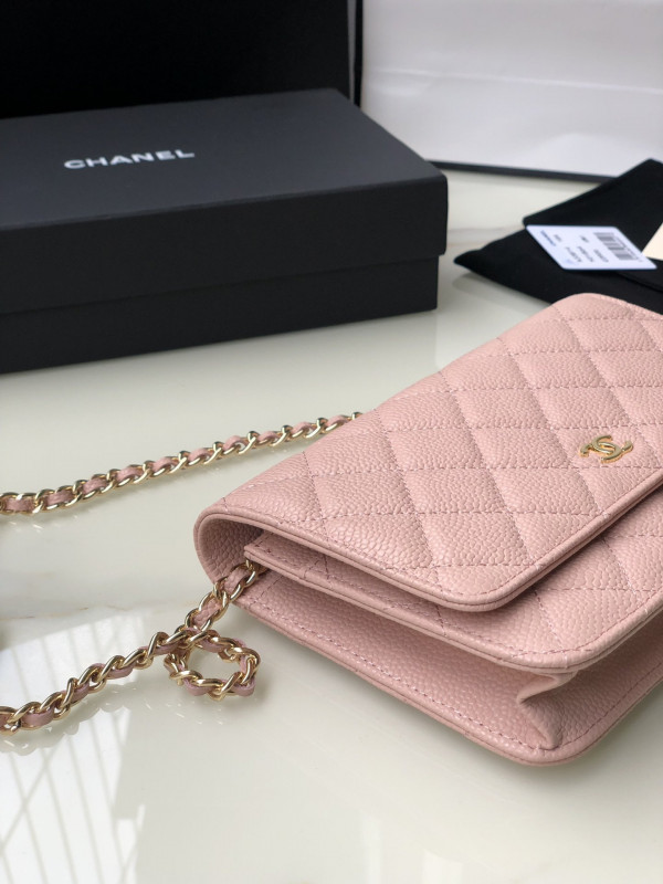 CL CHAIN WALLET CAVIAR WITH GOLD HARDWARE