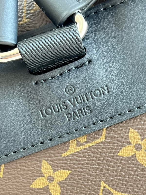 l**is V*t*n christopher backpack
