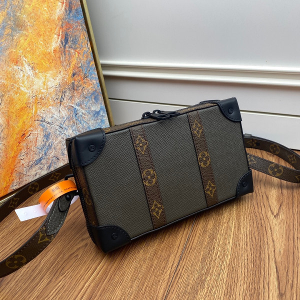 l**is V*t*n soft trunk wallet