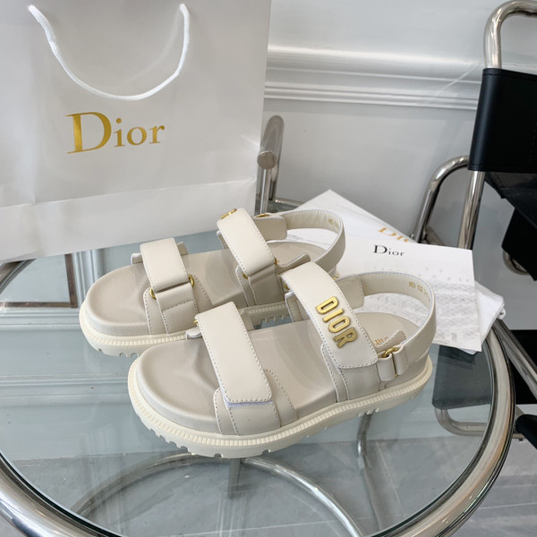 D*oract sandal