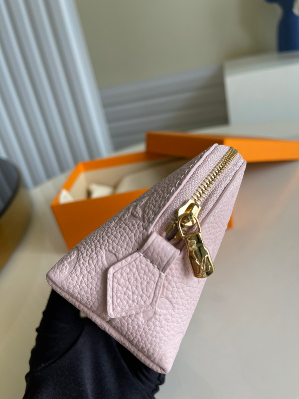 l**is V*t*n cosmetic pouch