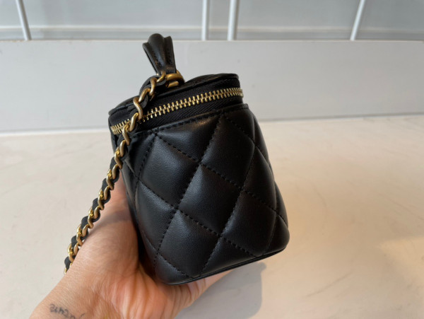 CL VANITY CASE