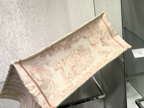 large D*or book tote