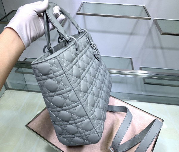 large lady D*or bag