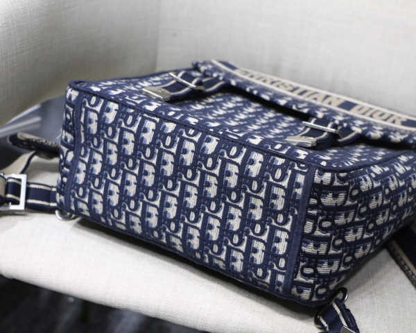 D*or backpack