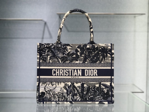 medium D*or book tote