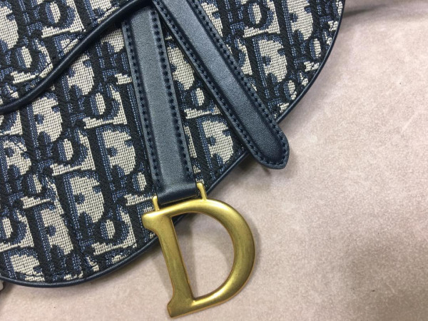D*or oblique belt bag