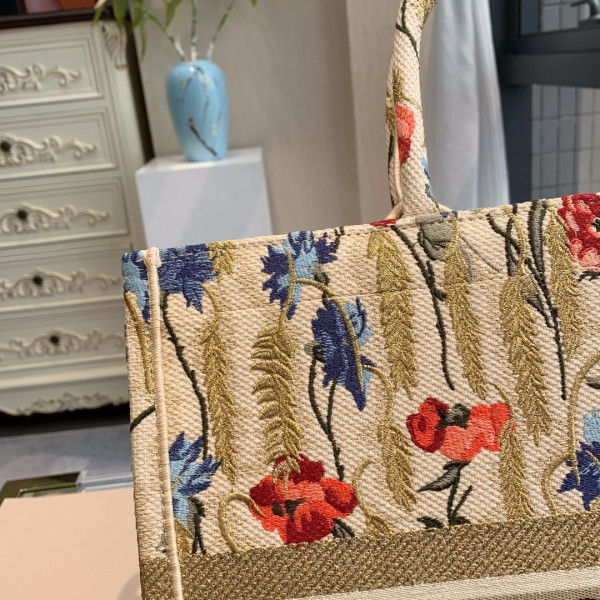 large D*or book tote