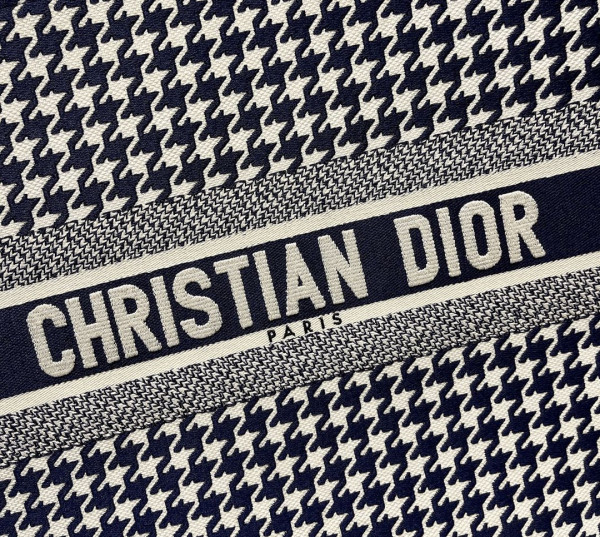 large D*or book tote
