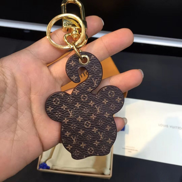 l**is V*t*n rat bag charm