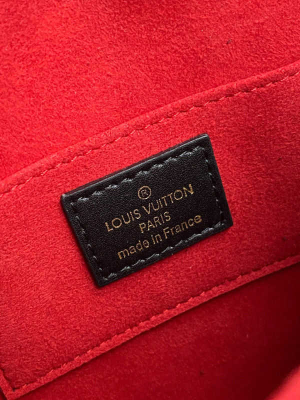 l**is V*t*n limited edition - mini dauphine