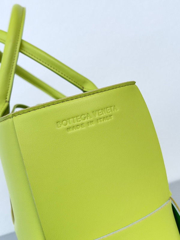 Bo*te*ga ve*ne*ta small arco tote bag