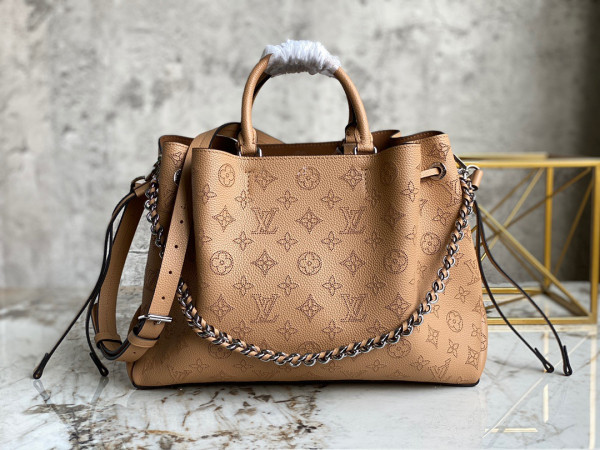 l**is V*t*n bella tote