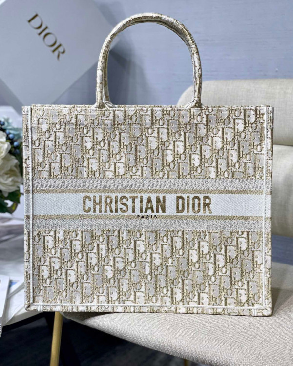 large D*or book tote