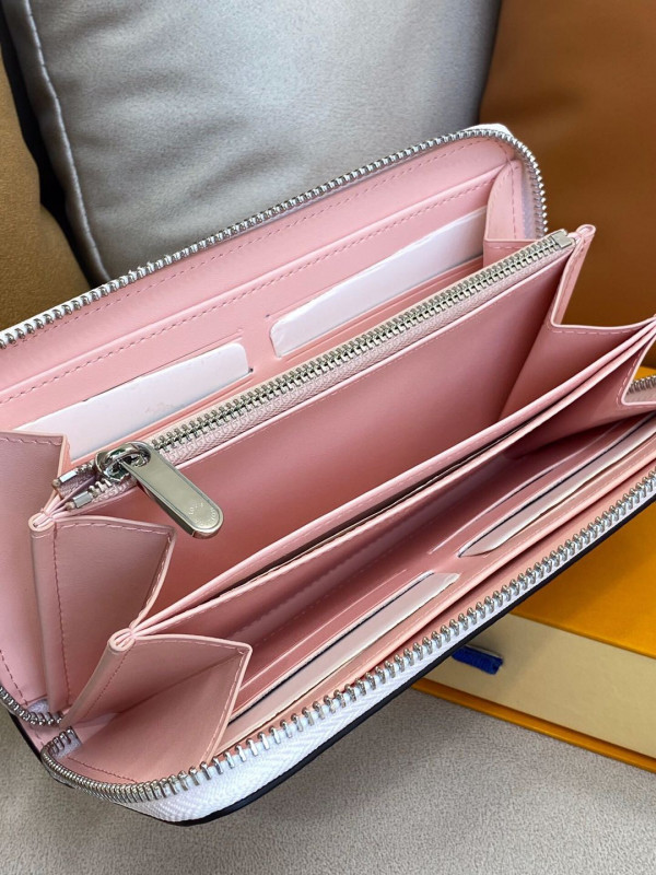 l**is V*t*n zippy wallet