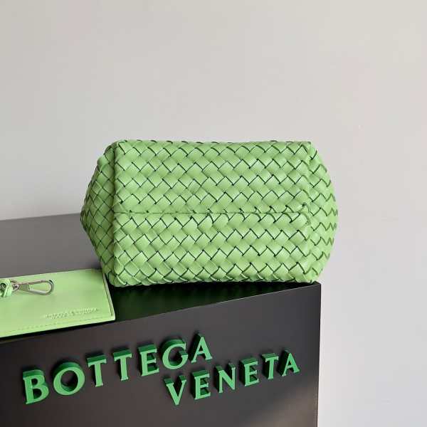 Bo*te*ga ve*ne*ta mini cabat