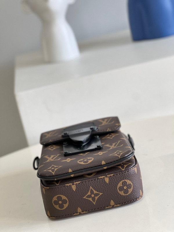 l**is V*t*n s-lock vertical wearable wallet