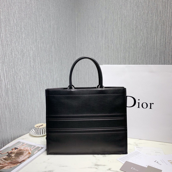 large D*or book tote