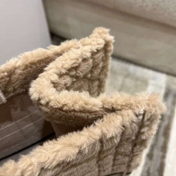 large D*or book tote