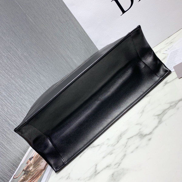 large D*or book tote