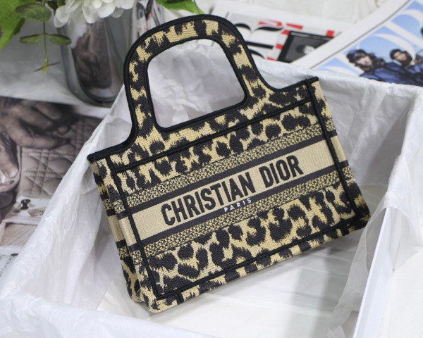 D*or book tote mini