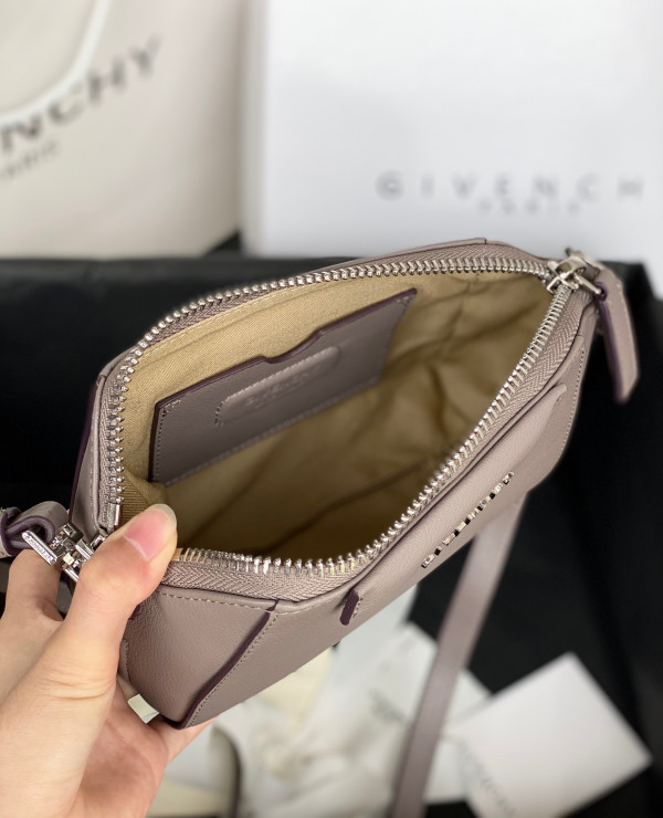 GIVENCHY NANO ANTIGONA