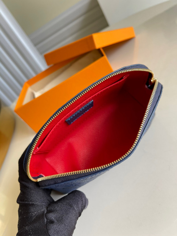 l**is V*t*n cosmetic pouch