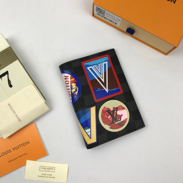 l**is V*t*n passport cover