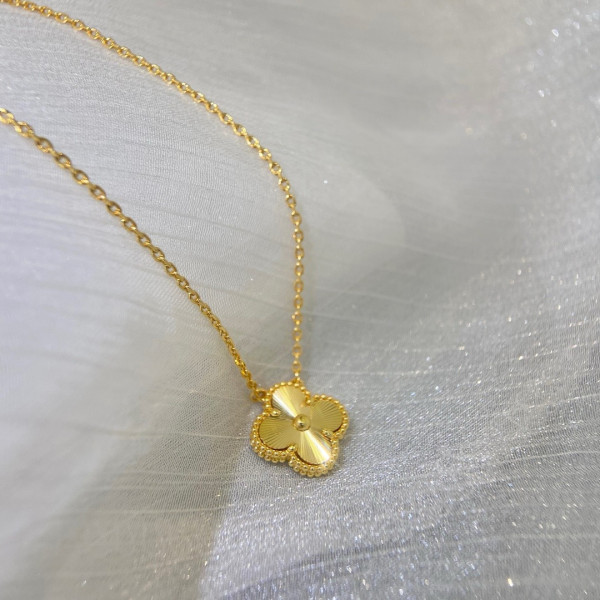 Van Cleef & Arpels Perlée NECKLACE