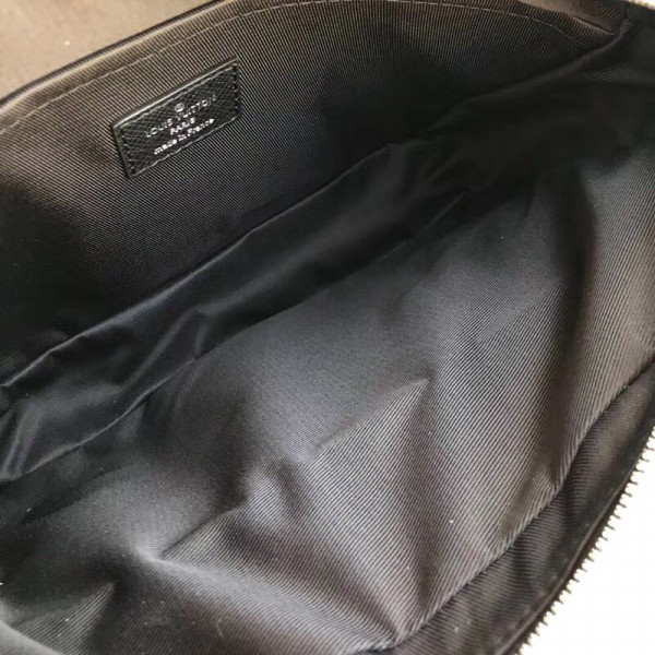 l**is V*t*n outdoor messenger pm