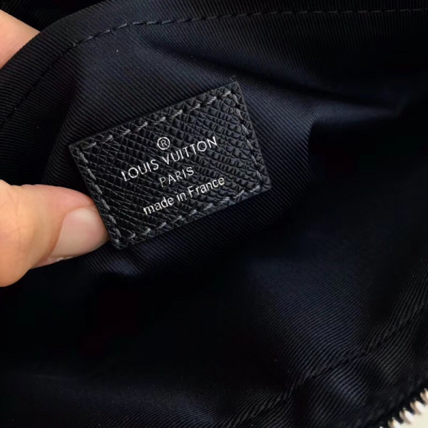 l**is V*t*n outdoor messenger pm
