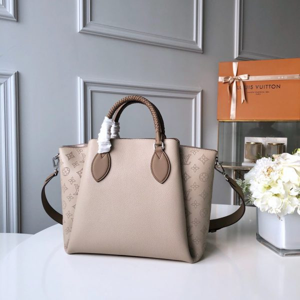 l**is V*t*n haumea bag